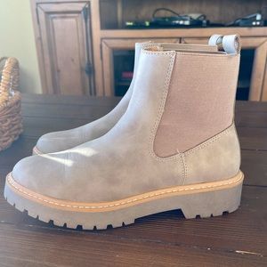 Dolce Vita chelsea boots. I tried to wear them but they are too big for me.